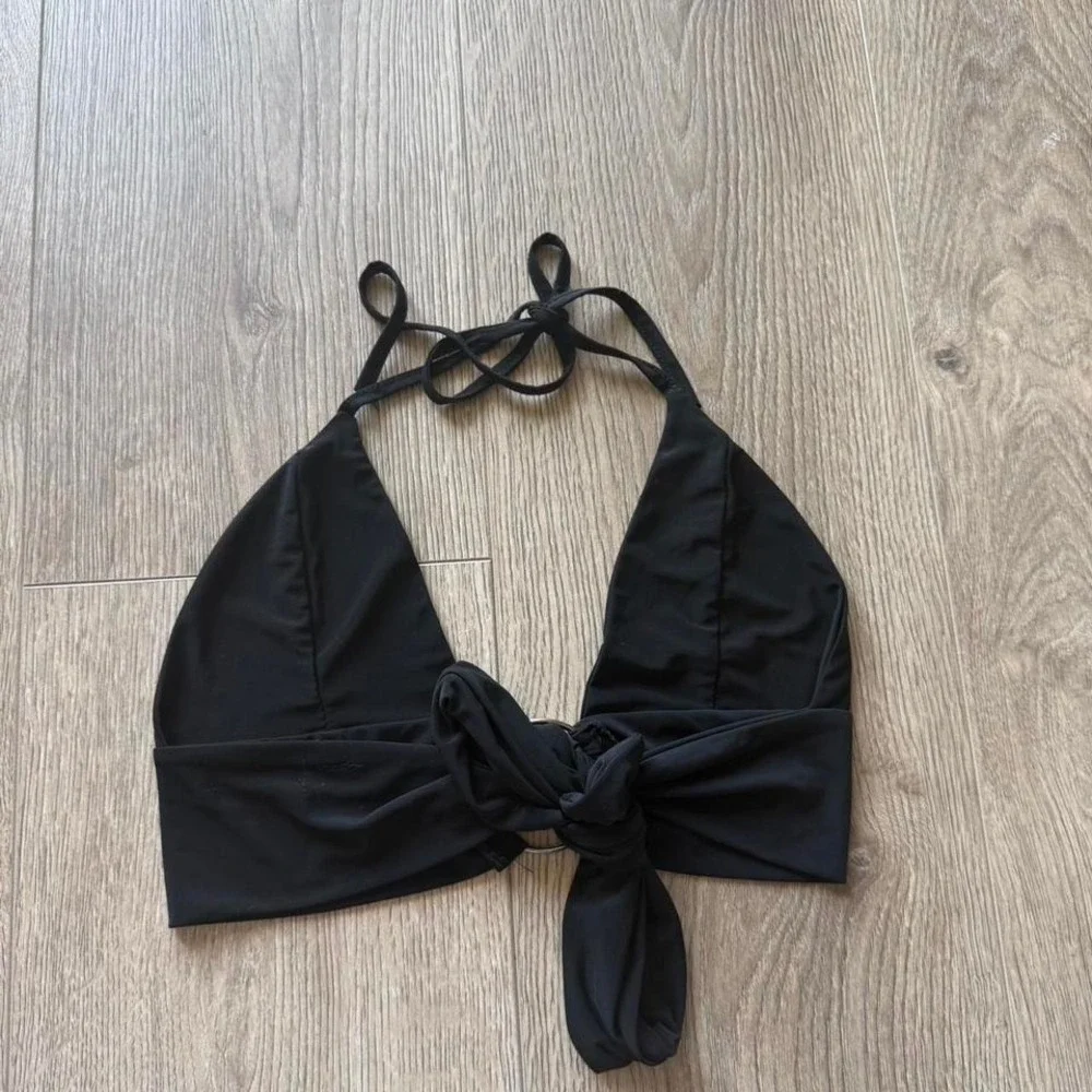 PrettyLittleThing Black Ring Halter Crop Top Tie Back Going Out Top Small - Picture 3 of 3